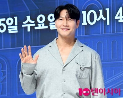 침묵하던 김종국, 결혼 발표 4일 만에 움직였다…여기저기 알리기 바빠