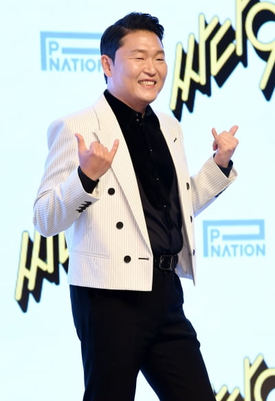 [종합] 공무원들, 티켓 80장 수수 의혹→무단 관람 논란…PSY '흠뻑쇼'가 뭐길래