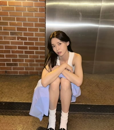 '172cm 50kg' 권나라, 길다란 기럭지+뼈말라 몸매…언제나 변치 않는 독보적 아우라
