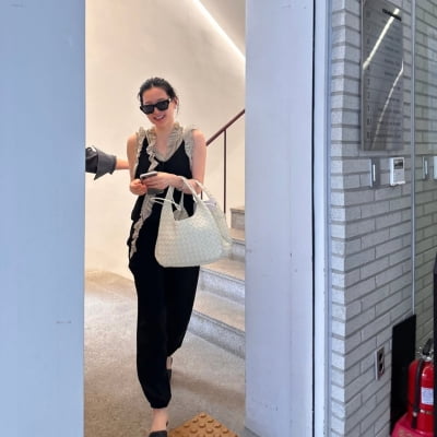 '16살 연하남과 호흡' 앞둔 이영애, 민낯 빛나는 피부+우아한 미소까지…'자연미인은 다르네'