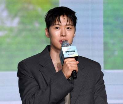 공명, 31살에 교복 입었다…"풋풋하고 사랑스러워" 셀프 칭찬('고백의 역사')