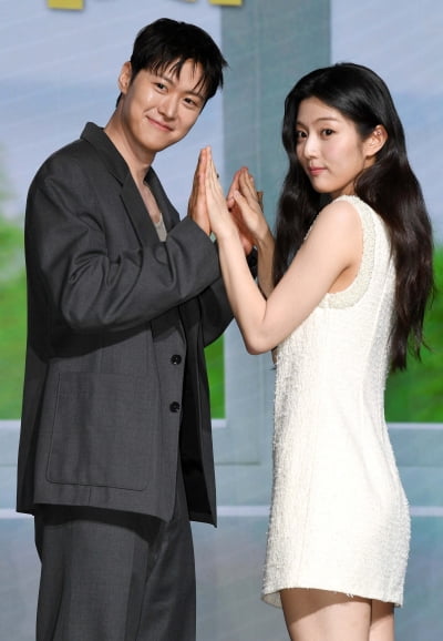 [종합] 공명, 31살에 교복 입고 청춘 ♥로맨스…"빗장 열고 봐달라"('고백의 역사')