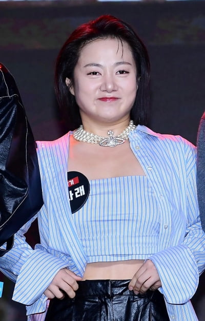 박나래, 14kg 감량 후에도 광배근 갈고닦았다…계곡서 푸쉬업('나래식')