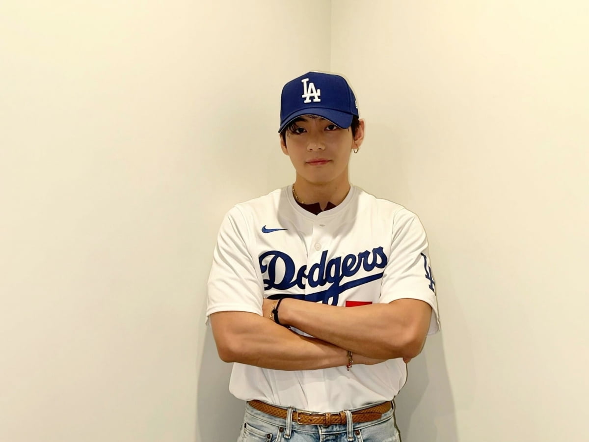 방탄소년단 뷔 LA 다저스 시구/ 사진 제공=빅히트 뮤직