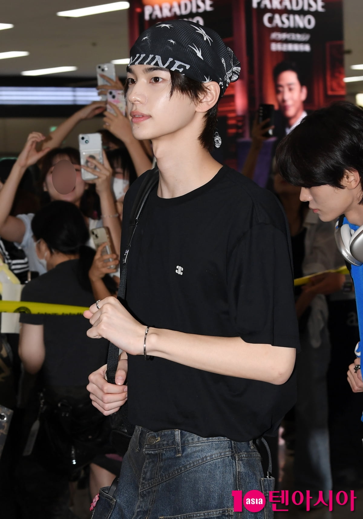 투어스 신유, 달콤한 힙한 두건패션...반짝반짝[TEN포토]