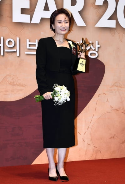 박경림, 최고 MC의 볼하트...크로스 하트는 다음에[TEN포토]