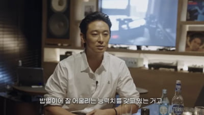 俳優チュ・ジフンの謙虚さに驚くジョジェズ、YouTubeでの対談が話題