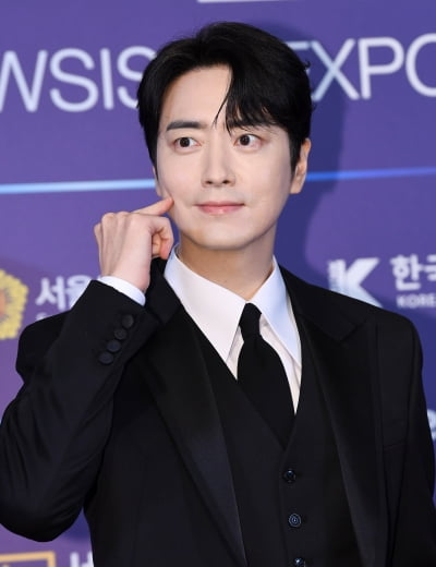 俳優イ・ジュンヒョク、2025 K-エキスポ授賞式に出席