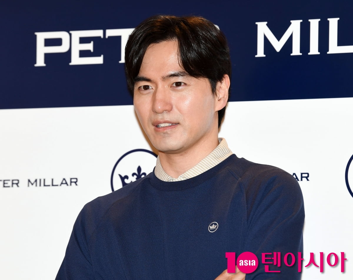 이진욱, 머리부터 발끝까지 센스 가득...샤프한 외모[TEN포토+]