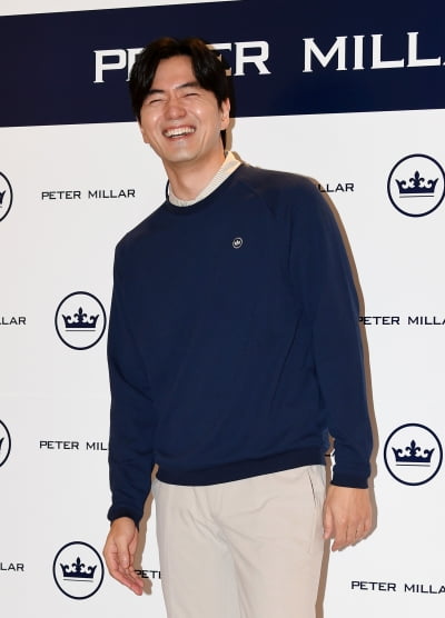 이진욱, 머리부터 발끝까지 센스 가득...샤프한 외모[TEN포토+]