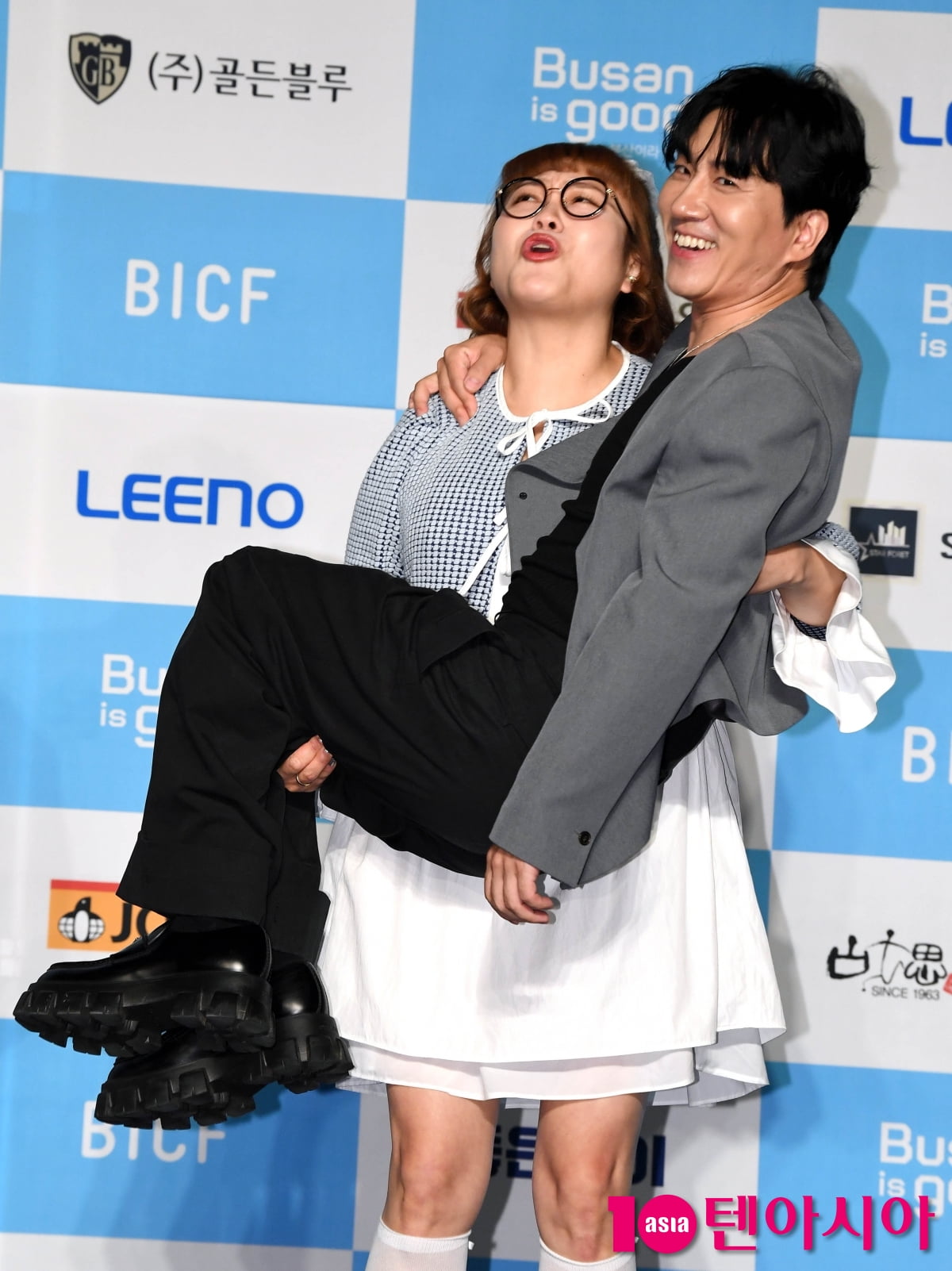 조수연-신윤승, 엽기적인 포즈...끝사랑으로 가나요?[TEN포토]