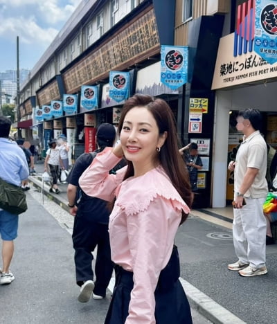 '50세 미혼 25년 째 연애' 오나라…핑크색 찰떡으로 소화하는 미친미모의 위엄