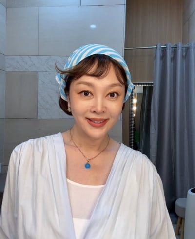 South Korean Actress Lee Seung-yeon Stuns with Elegant Style on Instagram