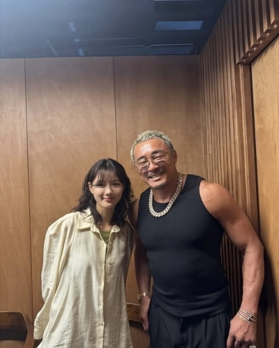 추성훈, 광대 찢어지네…김유정 앞 소년 미소