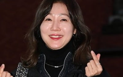 [종합] '2번 이혼' 방은희, 충격 가정사 밝혔다…"칼 들고 위협, 허락 없이 외출도 못해" ('4인용식탁')