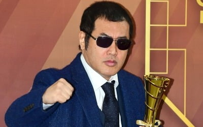'시각 장애' 김보성, 희귀 난치병 고백했다…"많이 맞아서 생긴 것, 자세한 이야기는 NO" ('조동아리')