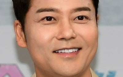 '연수입 40억' 전현무, 영향력 이 정도였나…"홍콩 포토 스폿까지 철거시켜" ('이유있는')