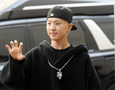 '오늘 입대' 호시, 우지 이어 현역 복무…솔로곡 'TAKE A SHOT'도 공개