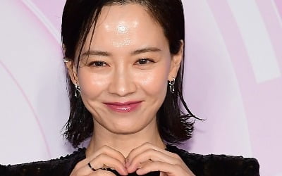 [공식] '44세 미혼' 송지효, 드디어 기쁜 소식 전했다…5년 만에 스크린 복귀, 10월 개봉 확정 ('만남의집')