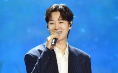 '29세' 송민준, 겹경사 맞았다…공연 개최→책 함께 읽고 싶은 남자 트로트 가수 1위 [TEN차트]