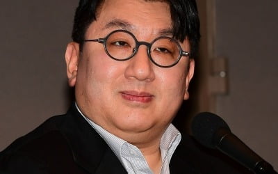 하이브 방시혁 의장, 포토라인 선다…'부정거래 의혹' 첫 경찰 조사