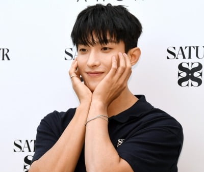 세븐틴 도겸, 같이 제철 전어회 먹고 싶은 남자 가수 1위 [TEN차트]