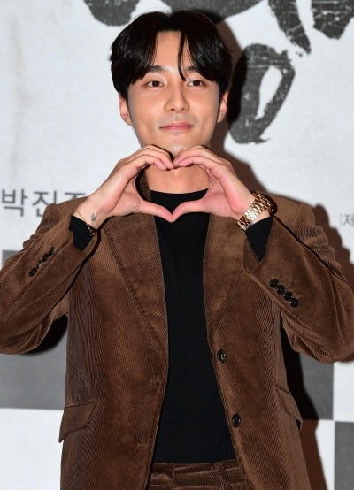 '32세 미혼' 로이킴, 임영웅 손잡고 기쁜 소식 전했다…프로듀서 활약 "세상 따뜻해질 듯"