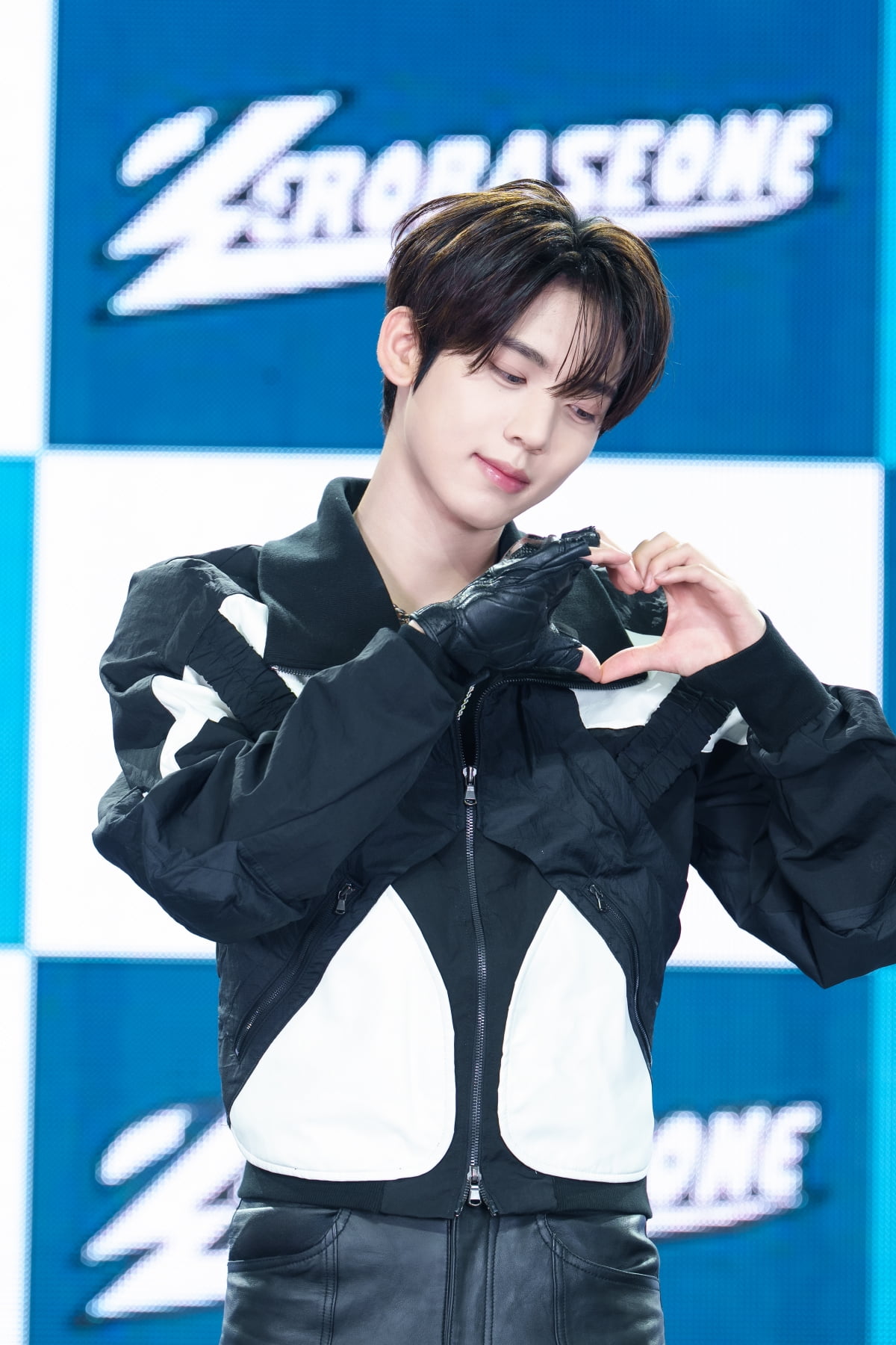 제로베이스원, 소년에서 남자로…"성숙해진 슈퍼 스타"