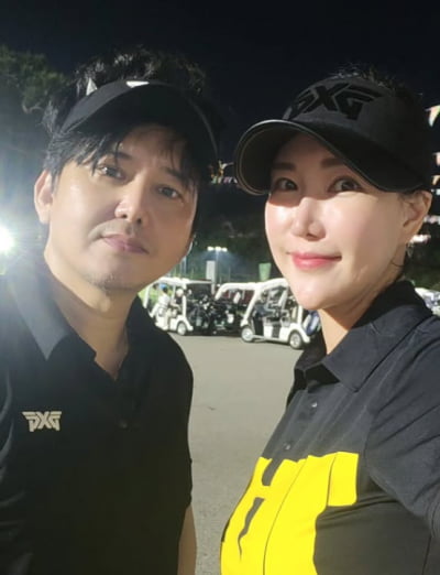 윤기원, ♥11살 연하 대학교수와 재혼…"마누라 키 180cm, 발 280mm"('사랑꾼')