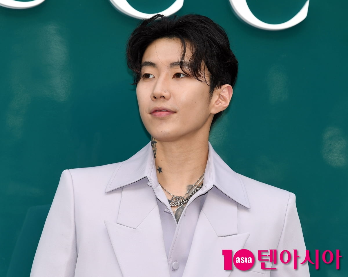 박재범, 퍼플슈트도 힙하게~[TEN포토+]