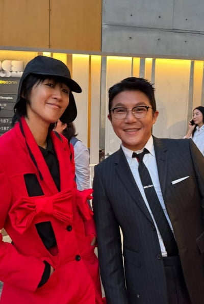 홍진경, 파경 후 붉은칠 가득한 패션…핫한 인물들 만나는 중