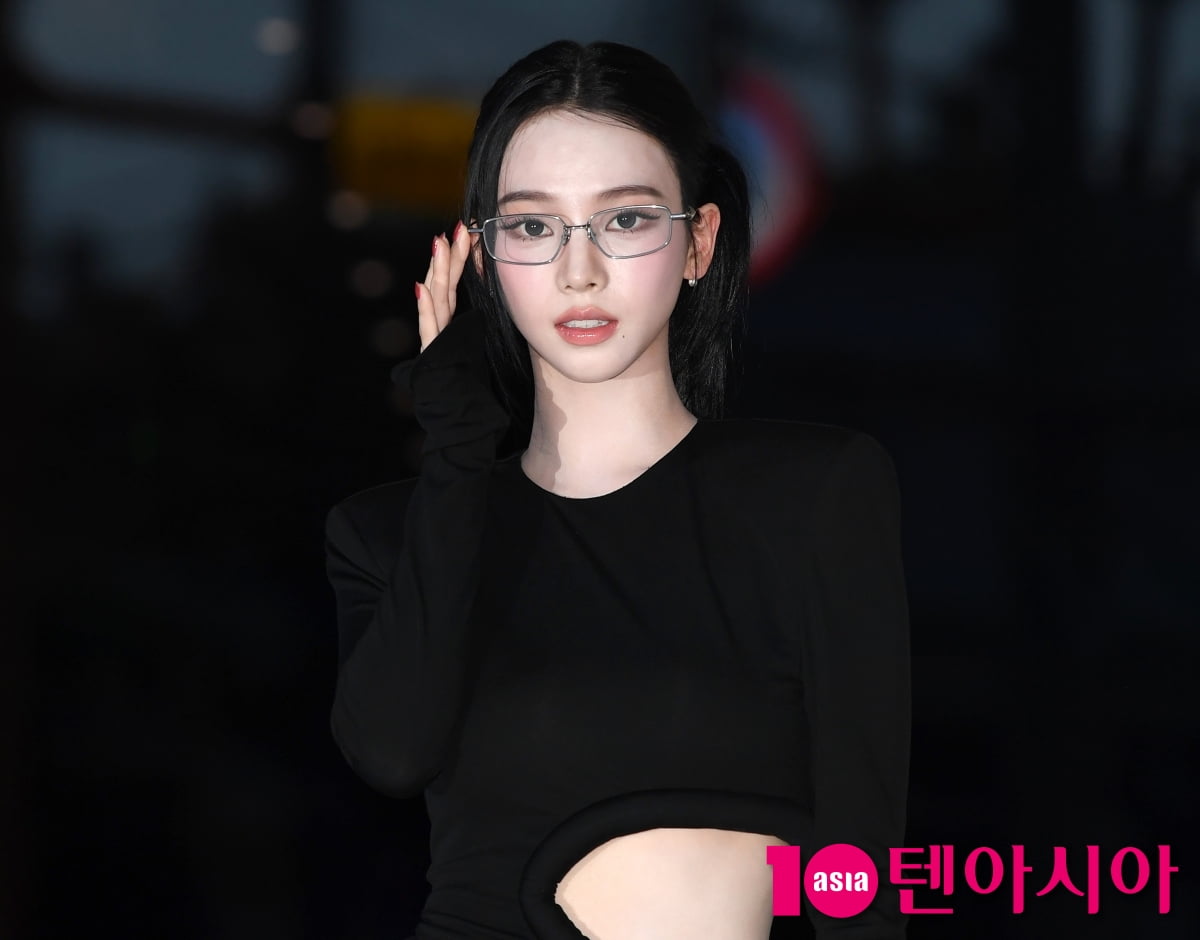 에스파 카리나, 안경으로 시선강탈...오늘도 이쁨 한 가득[TEN포토+]