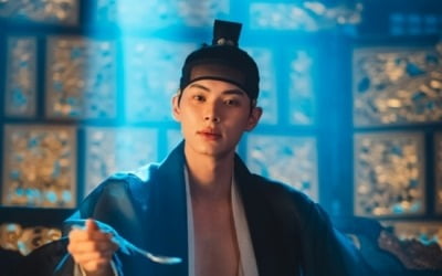 Lee Chae-min Captivates Audiences as Tyrant Chef in tvN Drama