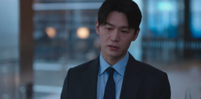 Lee Hak-joo Shines in 'Esquire' with Stellar Performance as Lee Jin-woo