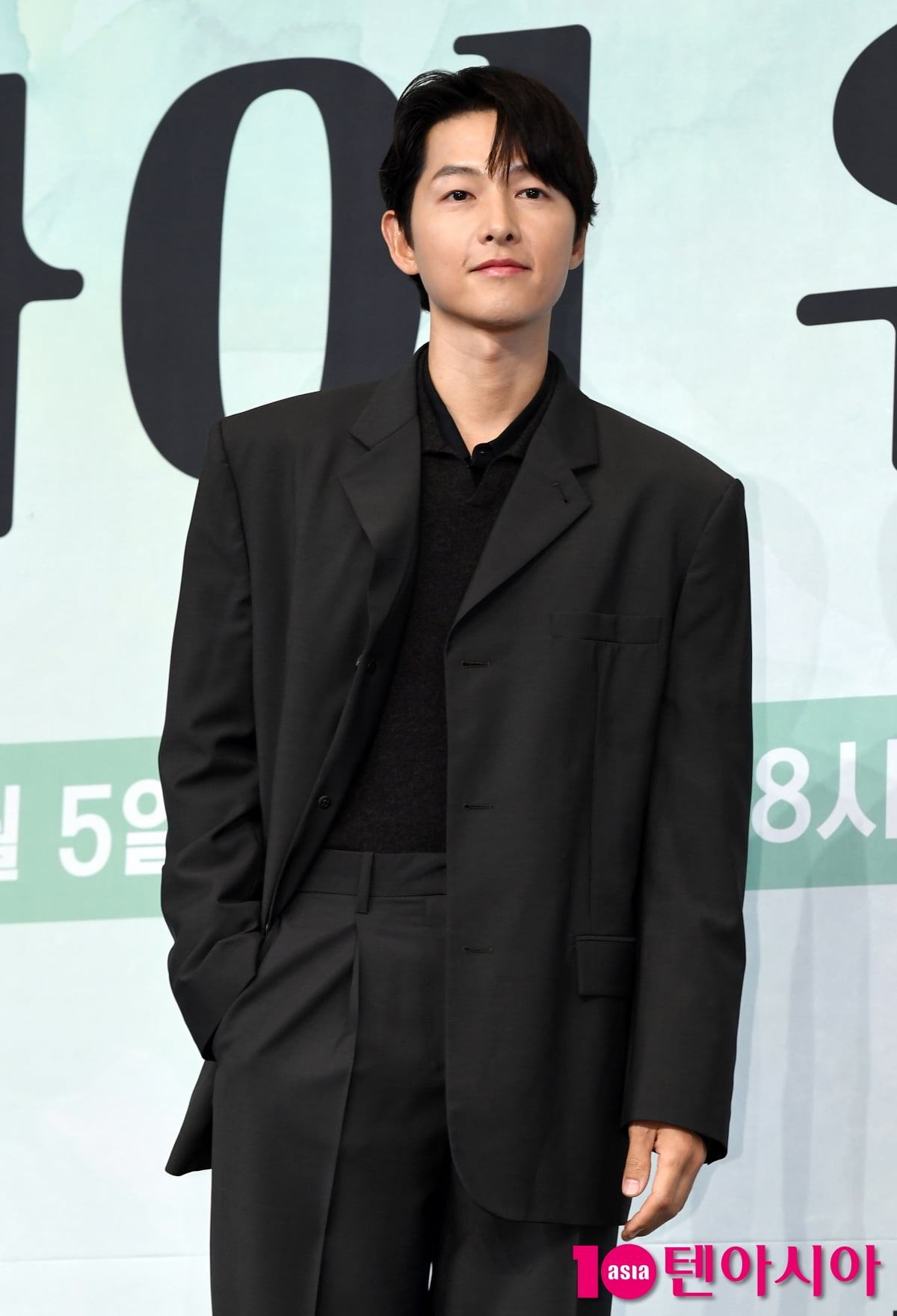 송중기, 정통 멜로로 컴백...포즈 장인 탄생[TEN포토+]
