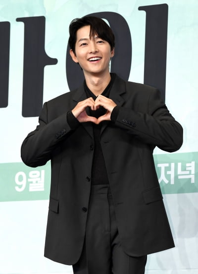 송중기, 여심 자극하는 미소...로코 주인공[TEN포토+]