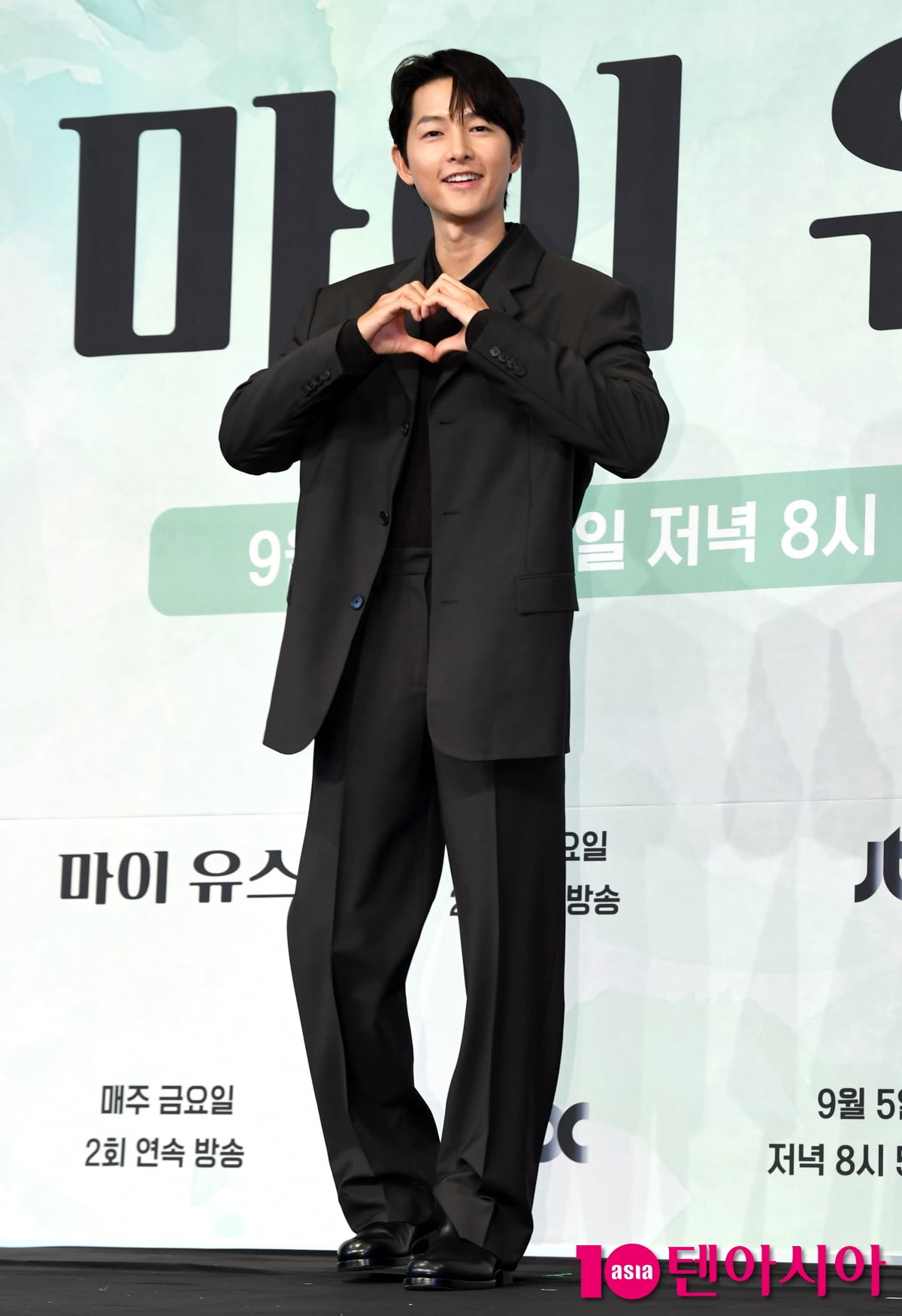 송중기, 정통 멜로로 컴백...포즈 장인 탄생[TEN포토+]