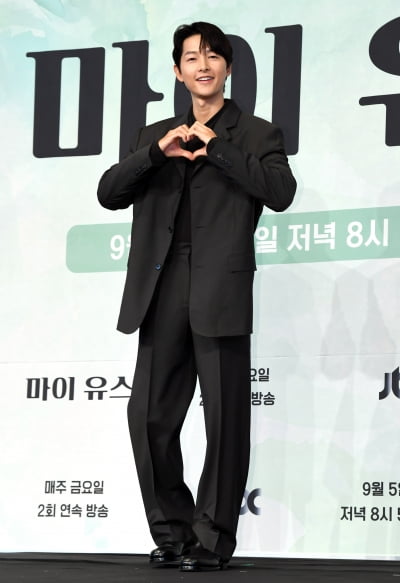 송중기, 정통 멜로로 컴백...포즈 장인 탄생[TEN포토+]