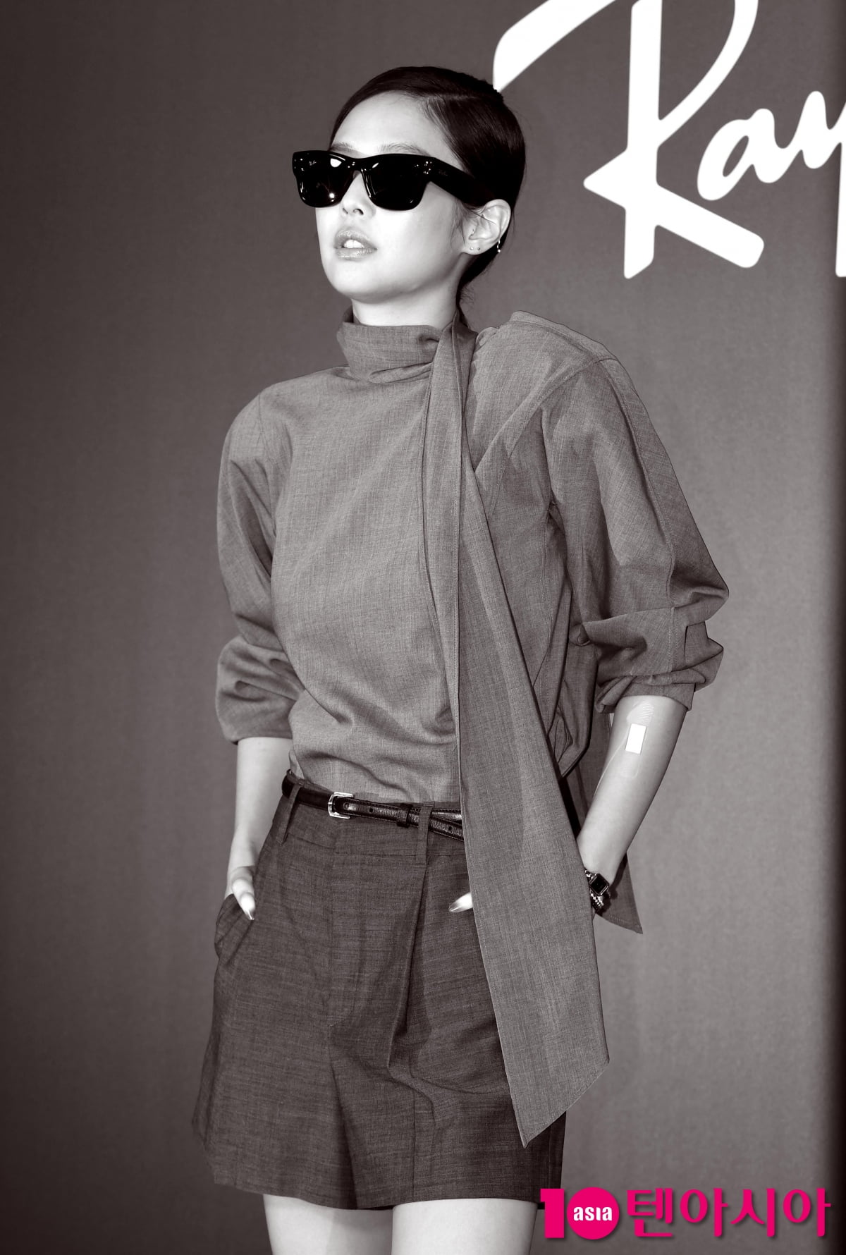 블랙핑크 제니, 하트 없는 포토월...인사까지 가능[TEN포토+]