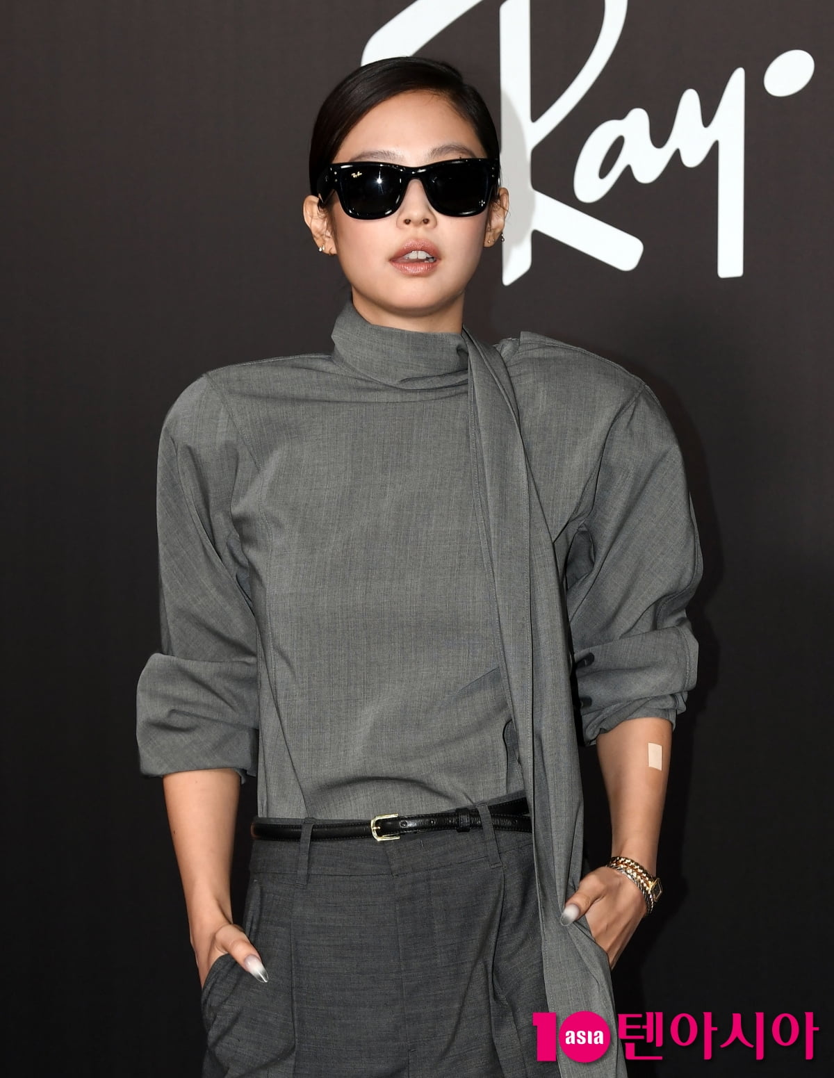 블랙핑크 제니, 밤에도 선그라스 포기못하는 미녀[TEN포토]