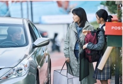 이영애, 자녀와 갈등 있었다…"딸에게 결코 들켜선 안 될 비밀 품어, 위험한 선택" ('은수')