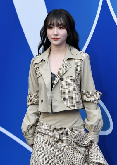 드림캐쳐 수아, 각선미 보이는 아찔한 옆트임[TEN포토]