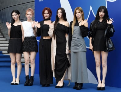 이프아이, 완전체로 서울패션위크 나들이[TEN포토]