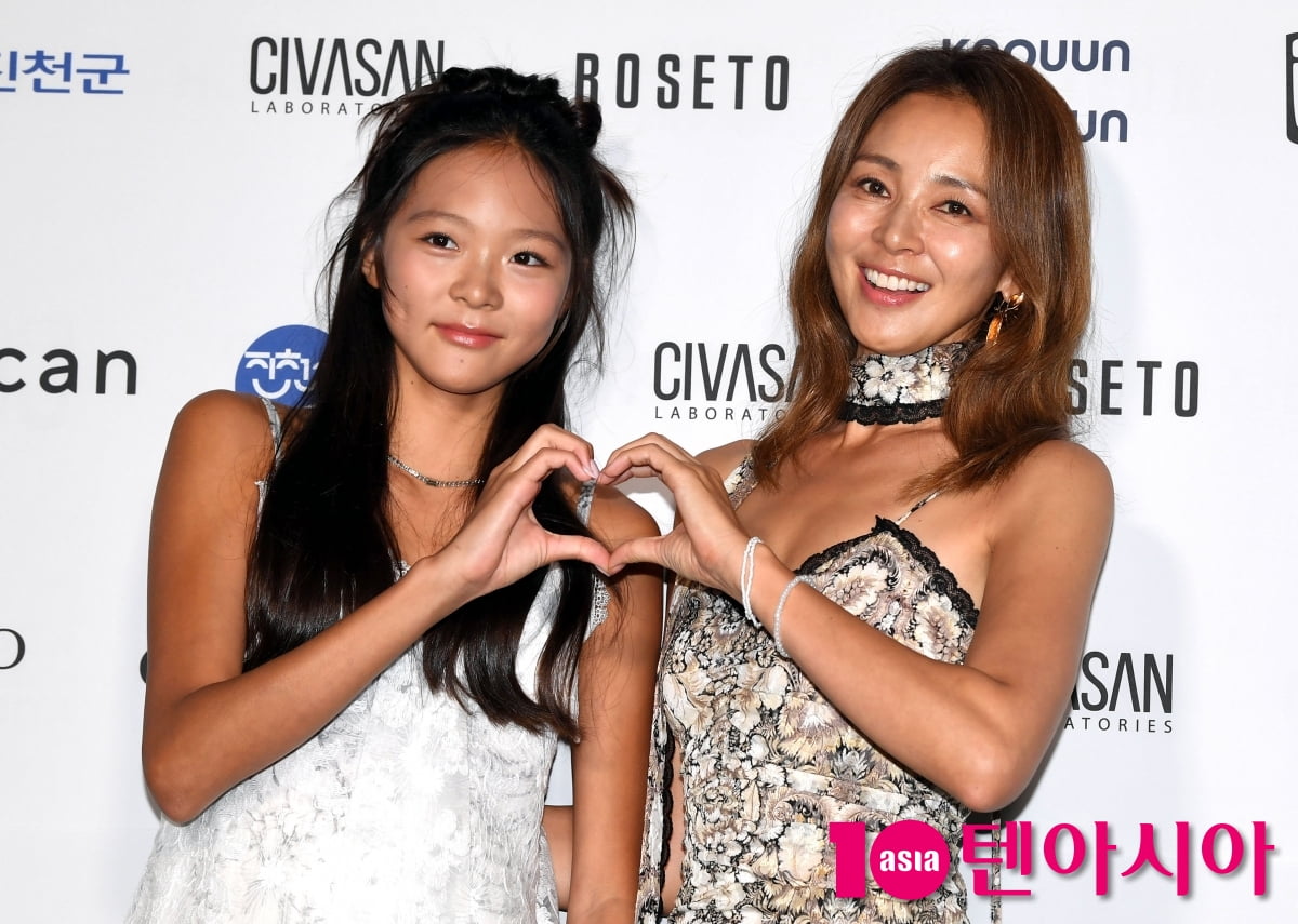 추사랑-야노시호, 폭풍성장 엄마랑 키가 같아[TEN포토+]