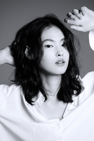 [공식] 설현, 새식구 생겼다…15세 최연소 모델 데뷔→까르띠에·구찌 ♥러브콜 받은 신예