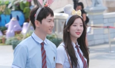 장우혁, ♥16살 연하 여배우와 놀이공원 데이트 목격…"외모도 분위기도 비슷해" ('신랑수업')