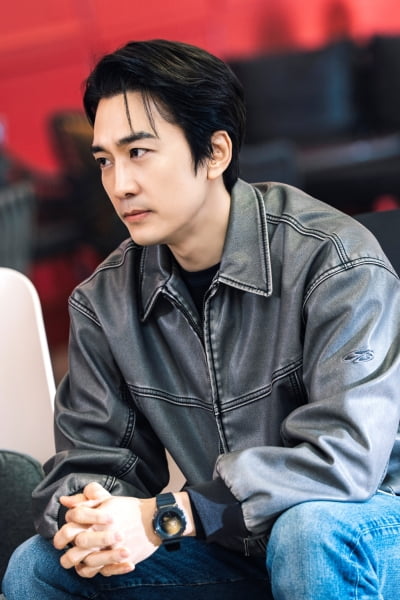 Song Seung-heon's Romantic Comedy Shines in 'My Troublesome Star'