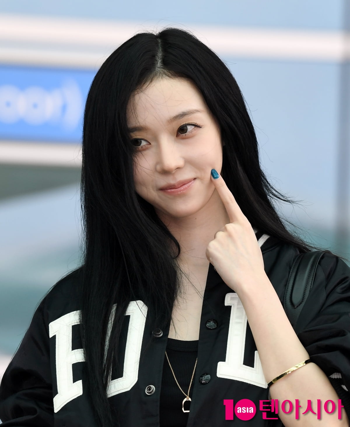 에스파 윈터, 청순미 뿌리는 공항패션...인형이랑 붕어빵[TEN포토+]