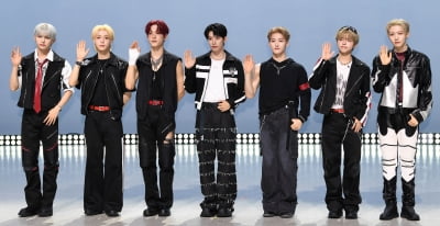 올아워즈, 네 번째 미니앨범 ‘VCF’ 발매[TEN포토+]