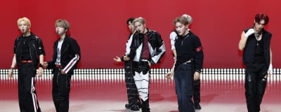 올아워즈, 타이틀곡 'READY 2 RUMBLE' 무대[TEN포토+]